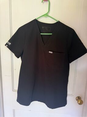 FIGS Black V-Neck scrub top